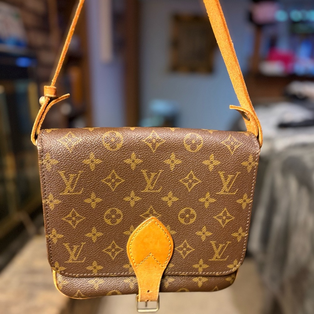 ✨ STUNNING VINTAGE LOUIS VUITTON CARTOUCHIERE ✨ INCLUDES VINTAGE LV DUST BAG - Picture 13 of 13